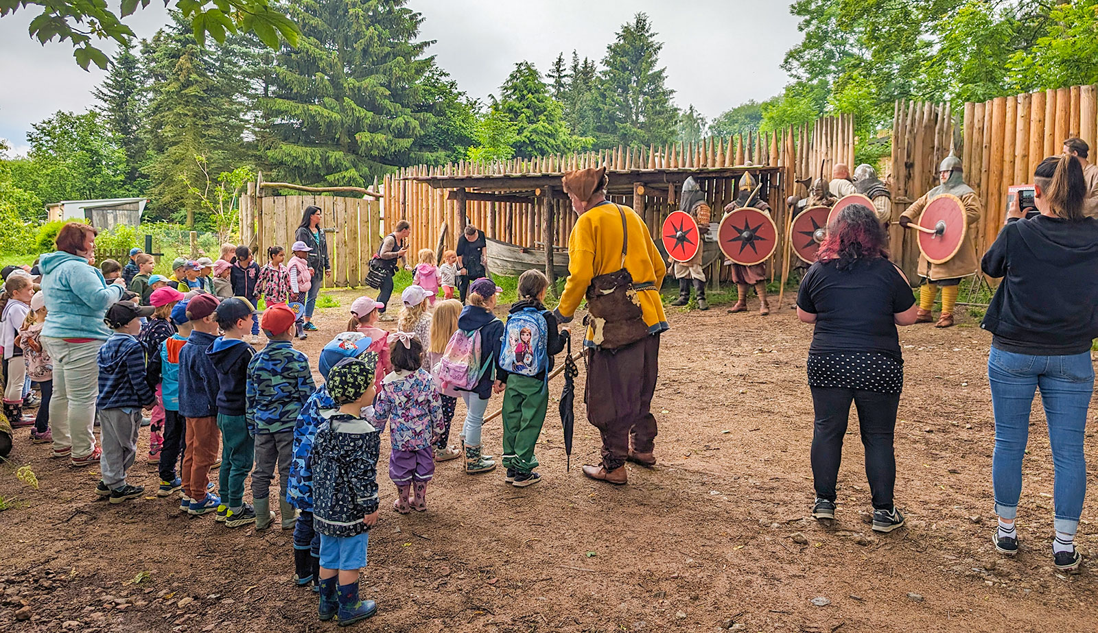Begrüßung am kleinen Tor