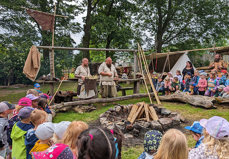 Feuer machen mit Stein und Eisen